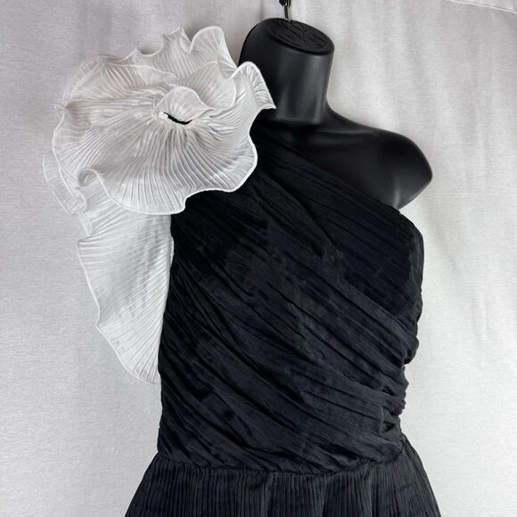 Elliatt Merriment Black White Rosette One Shoulder Pleated Mini Dress Sz Small - Picture 3 of 9